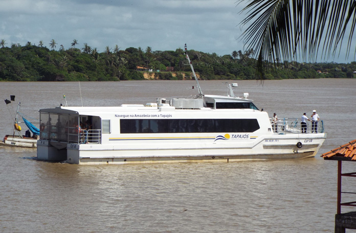 Lancha que vai de Belém a Ilha do Marajó