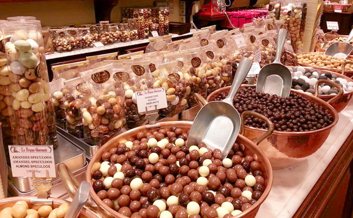 Uma das dezenas de chocolaterias ao redor da Grand Place