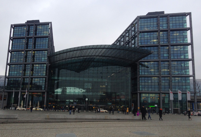 Berlin Hauptbahnhof, a modernosa estação central de trens.