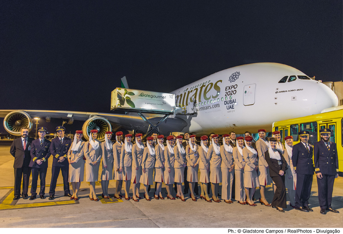 Emirates Olha o tamanho da tripulação