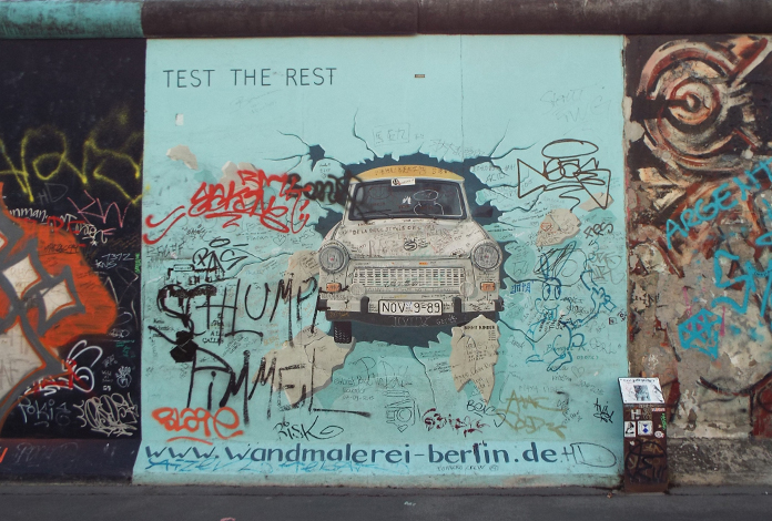 Test the rest com um Trabant Muro de Berlim