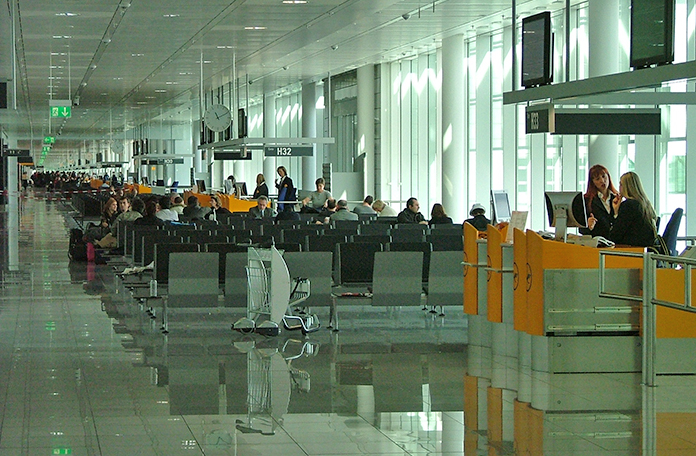 Chegando em Munique: sala de embarque doméstico do Terminal da Lufthansa