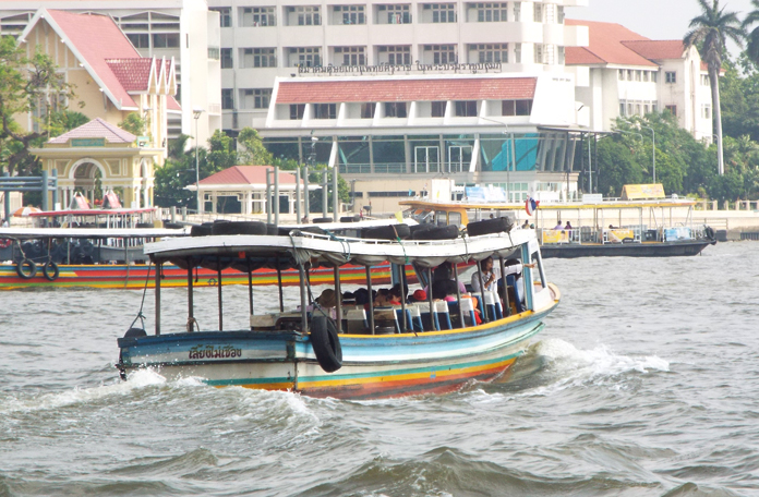 De barco pelo Rio Chao Phraya