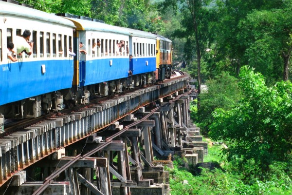 Ferrovia da morte de Mianmar é seguro viajar para Mianmar