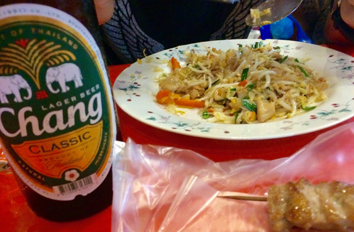 Cerveja Chang e Pad Thai