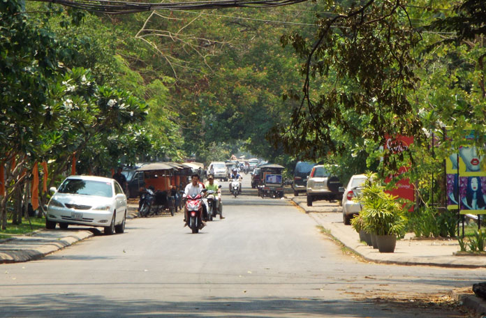 Rua típica do Camboja
