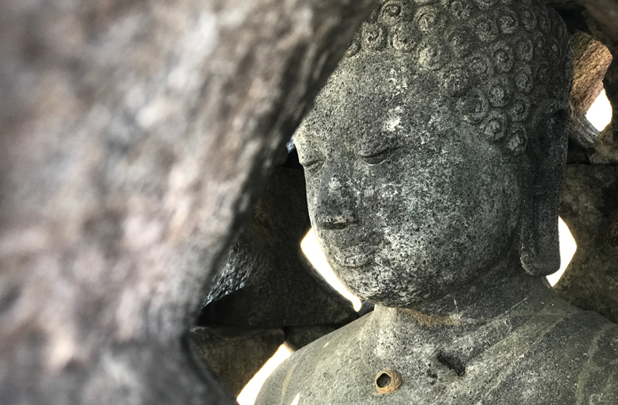 Buda dentro da estupa